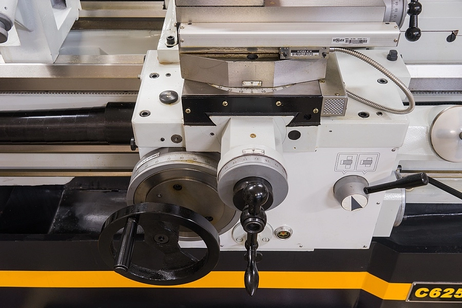 Станок токарно-винторезный STALEX C6256/1000